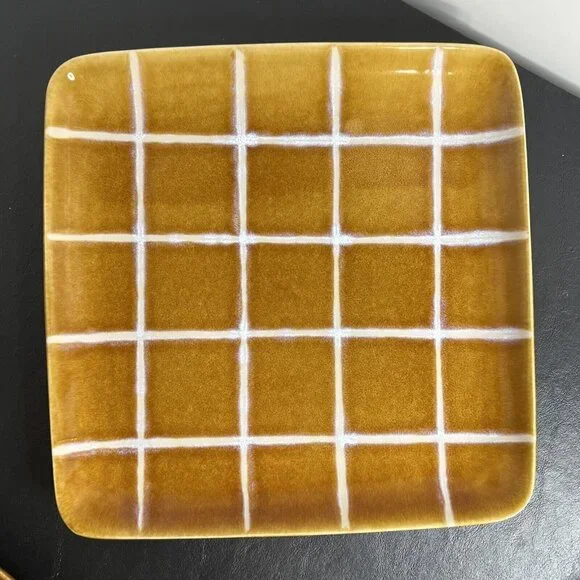 Pair of Style Eyes by Baum Bros Retro Embossed Brown Dinner Plates 8.5” & 10” - Picture 6 of 10